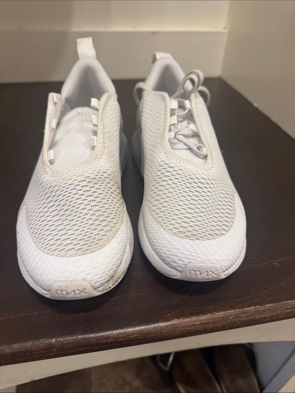 Girls Nike air White 'Max' Athletic Slip-On Sneakers size 3